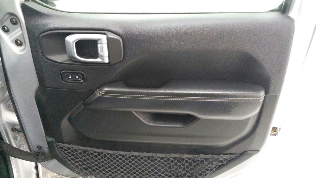 Used 2020 Silver Jeep Unlimited Sahara image 29