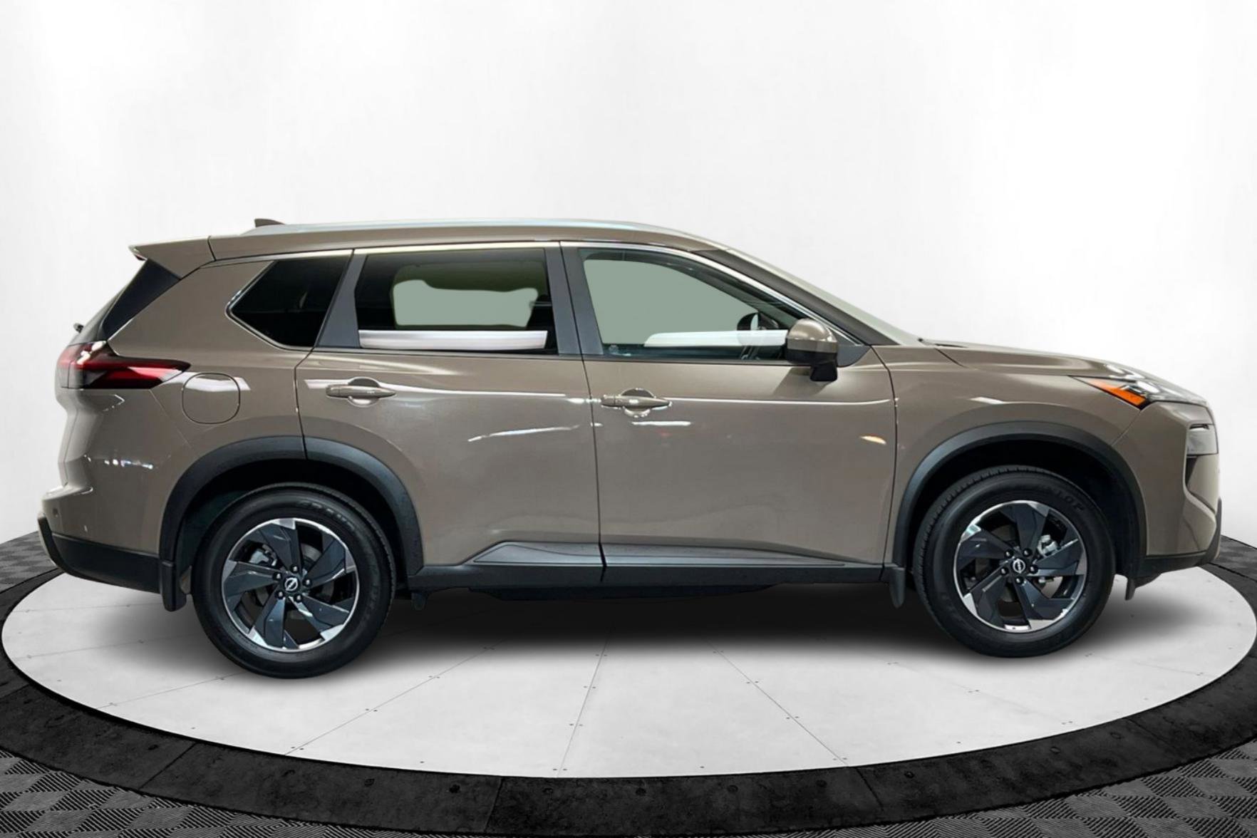 2024 Nissan Rogue SV photo 6