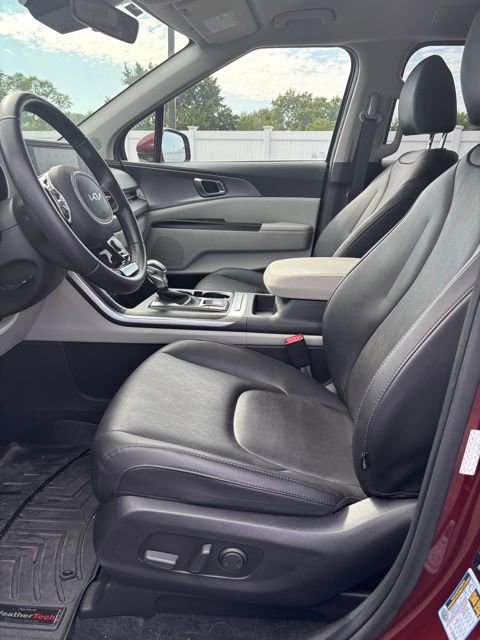 2023 Kia Carnival LX photo 10