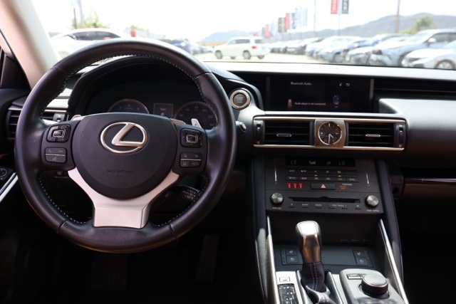 2020 Lexus IS 300 photo 20
