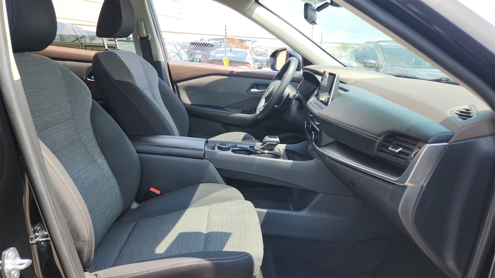 2023 Nissan Rogue SV photo 20
