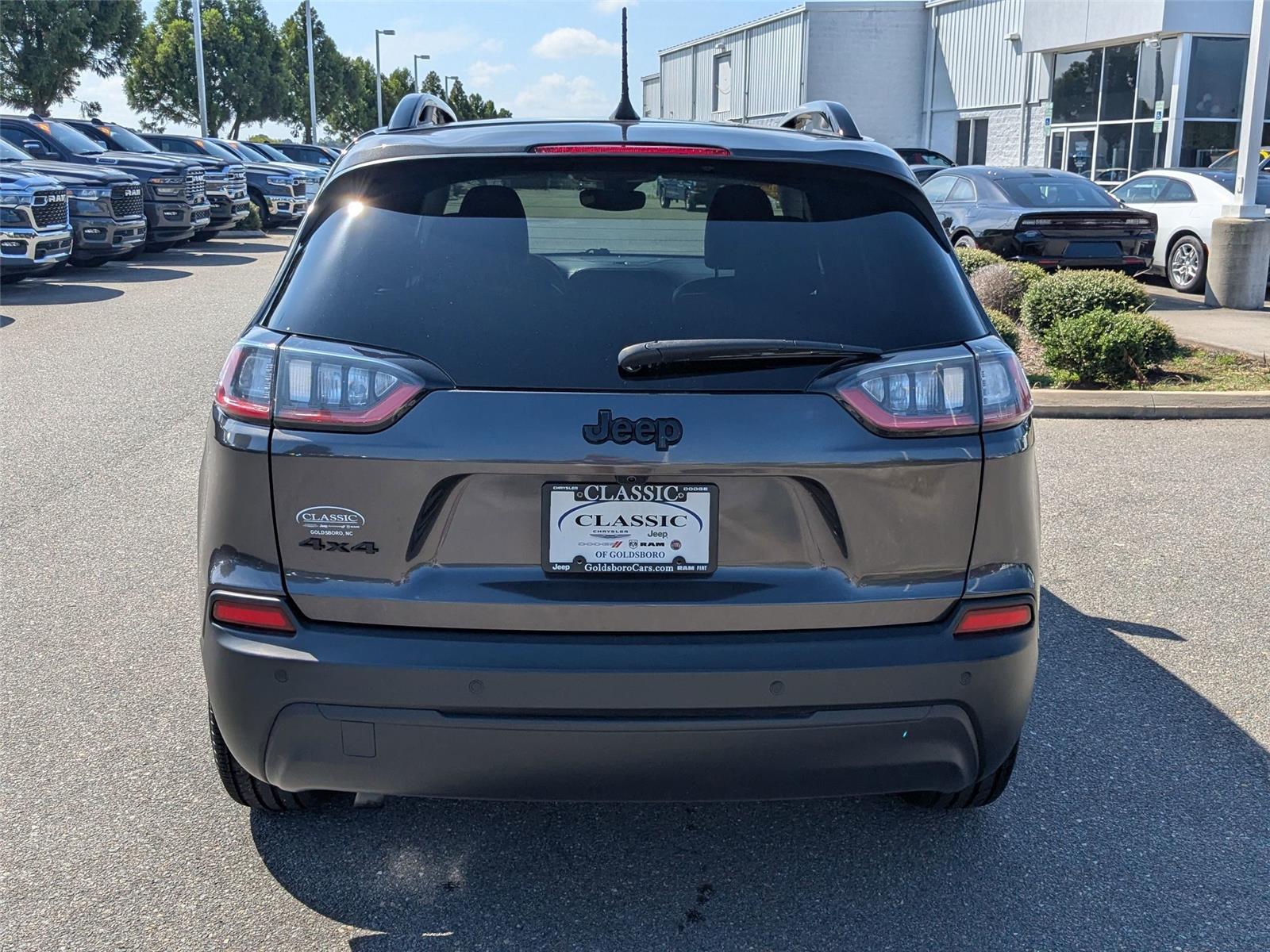 2023 Jeep Cherokee Altitude Lux photo 4