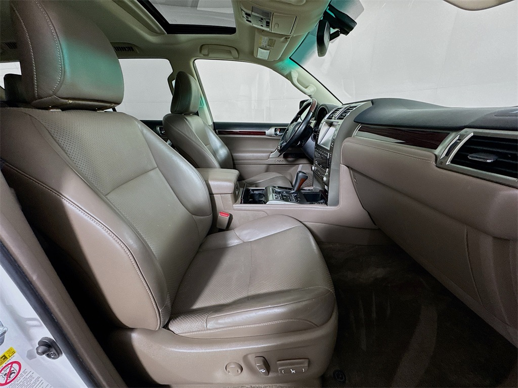 2016 Lexus GX 460 Luxury photo 10
