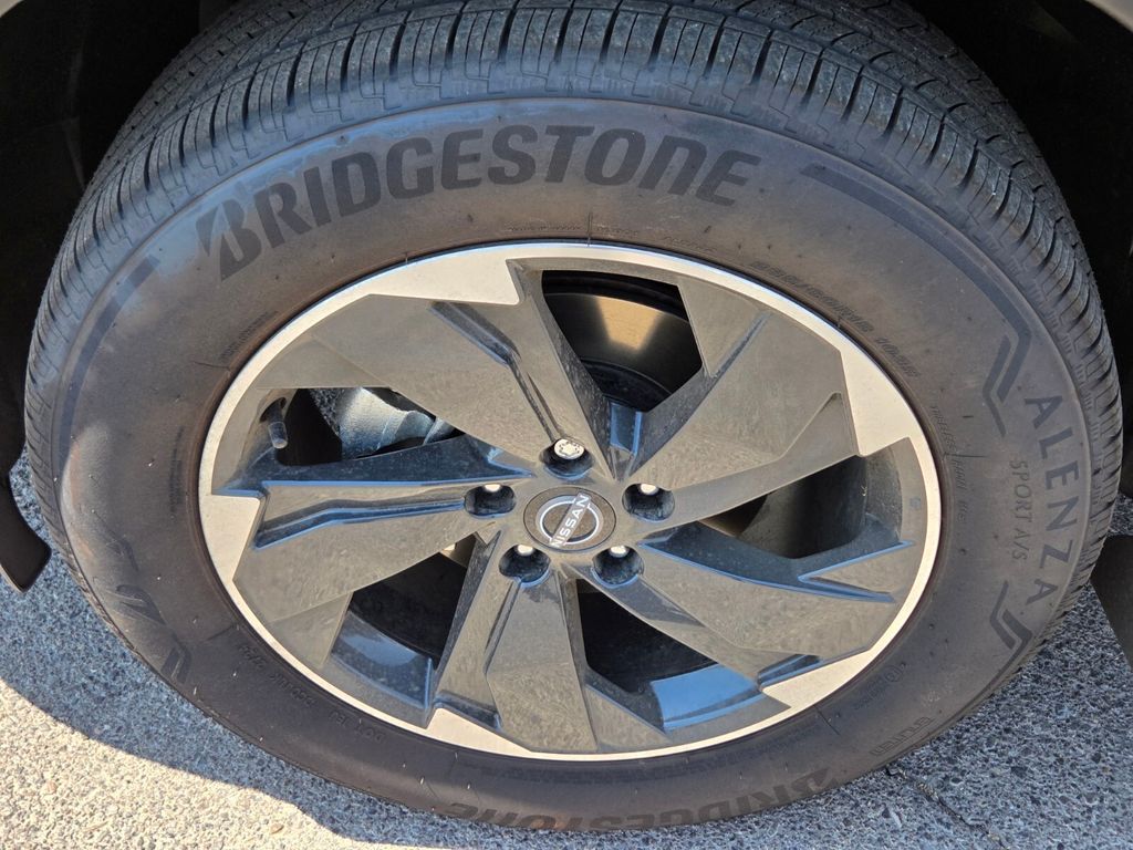 2025 Nissan Rogue SV photo 5