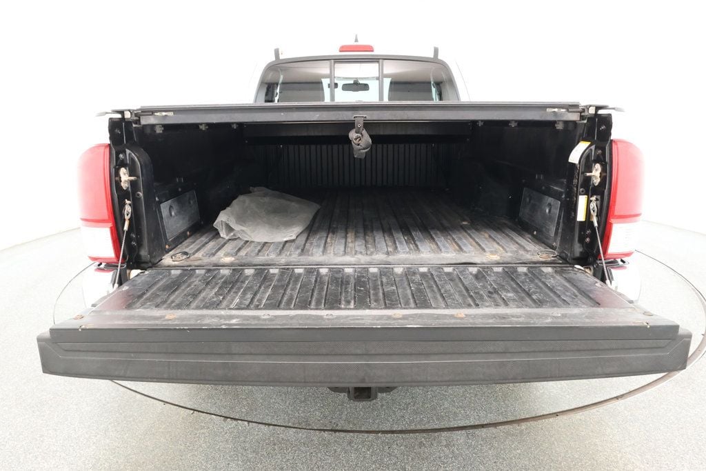 2017 Toyota Tacoma SR5 TRD Sport photo 17