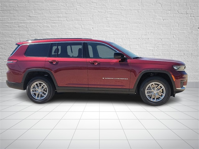 2025 Jeep Grand Cherokee Laredo photo 5