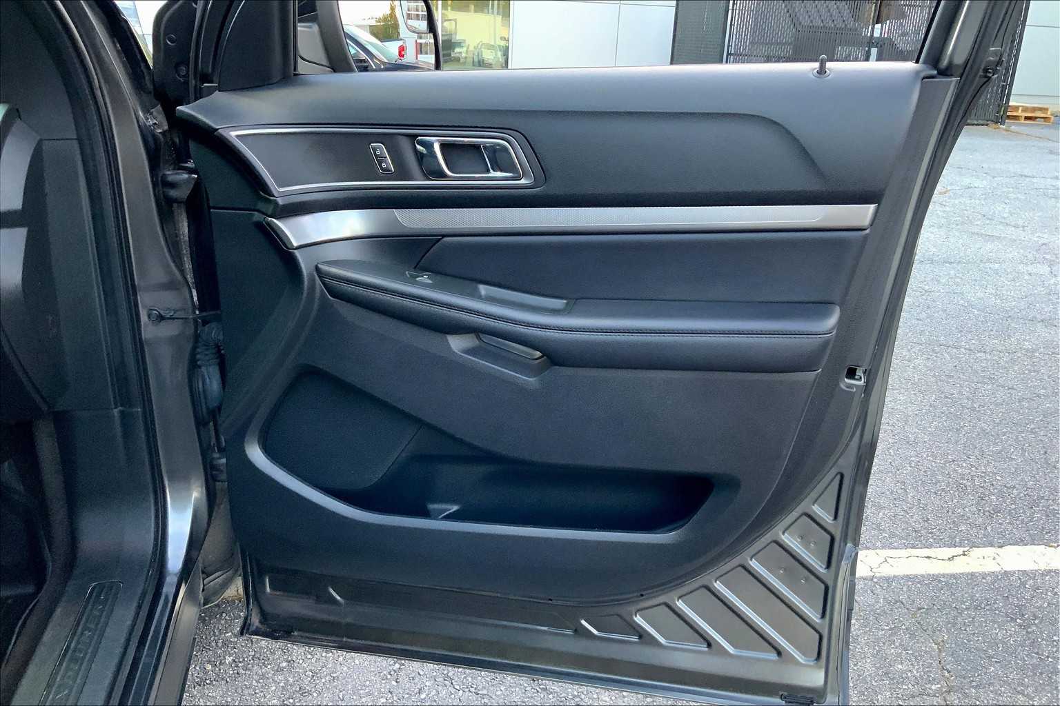 2018 Ford Explorer XLT photo 21
