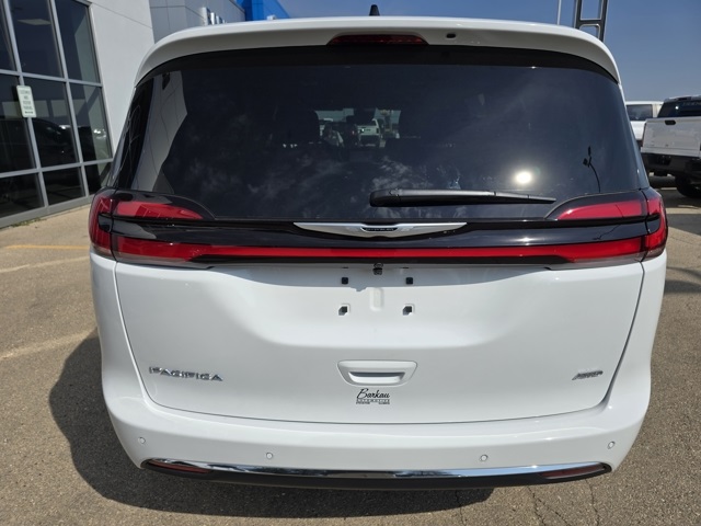 2026 Chrysler Pacifica photo 5