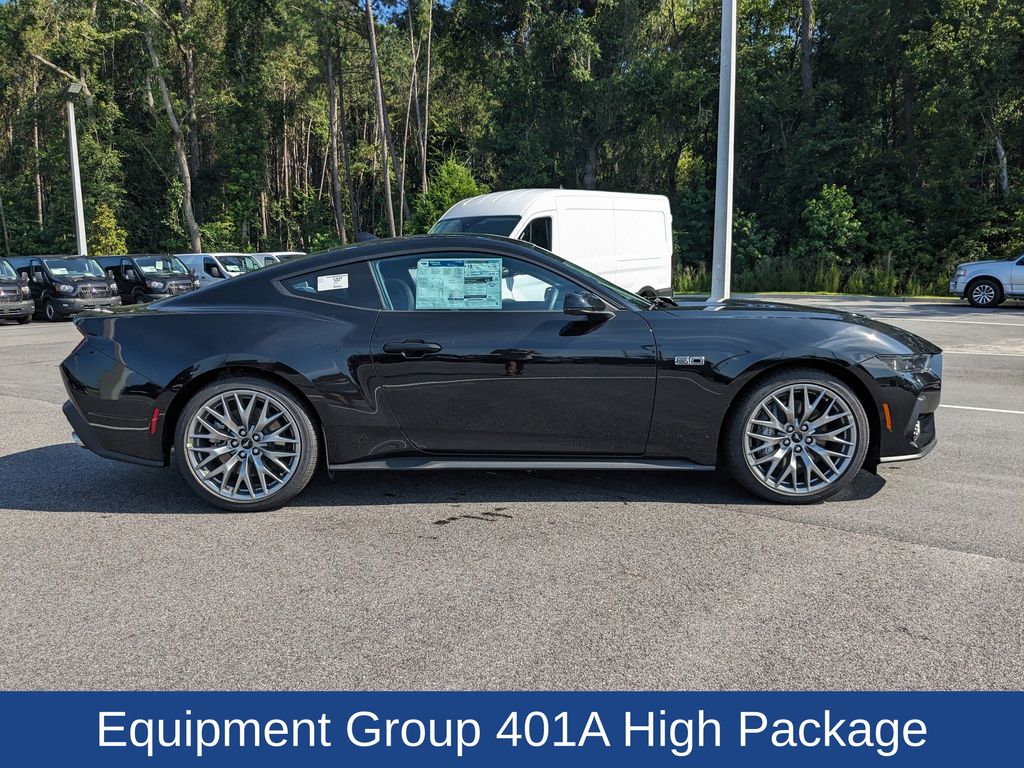 2025 Ford Mustang GT Premium photo 3