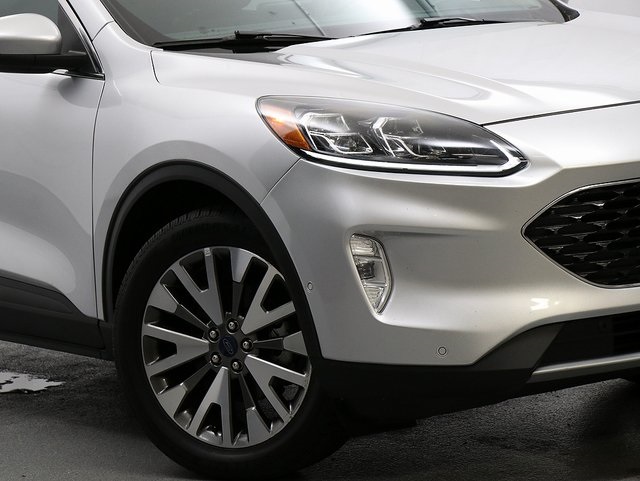 2020 Ford Escape Titanium photo 3