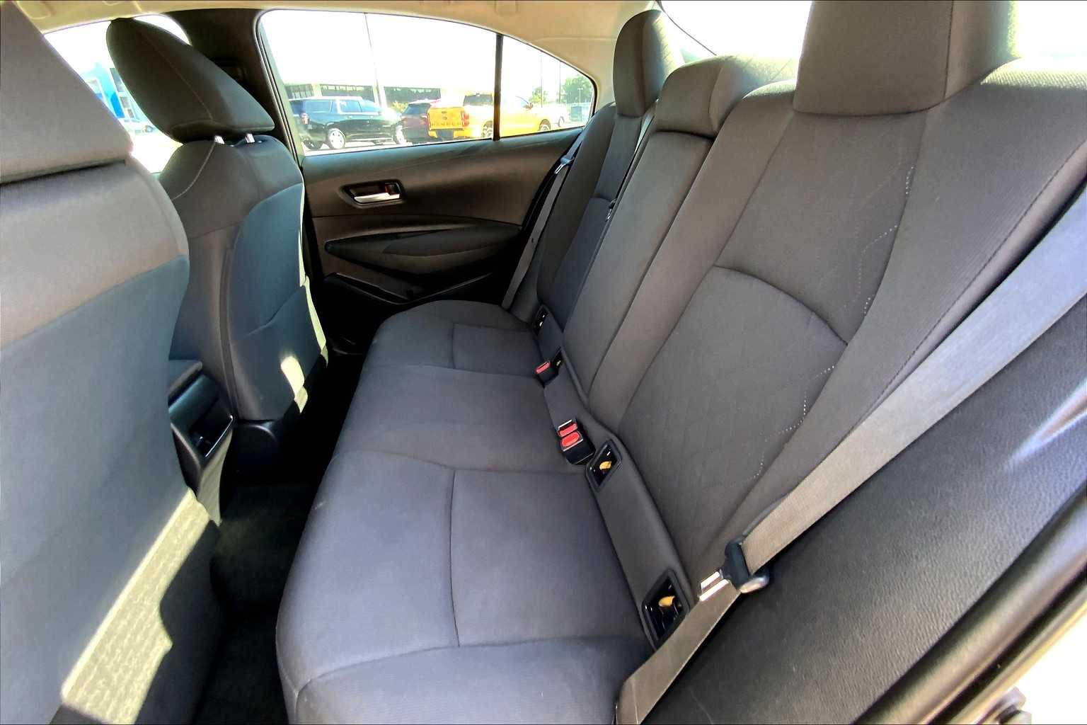 2020 Toyota Corolla LE photo 19