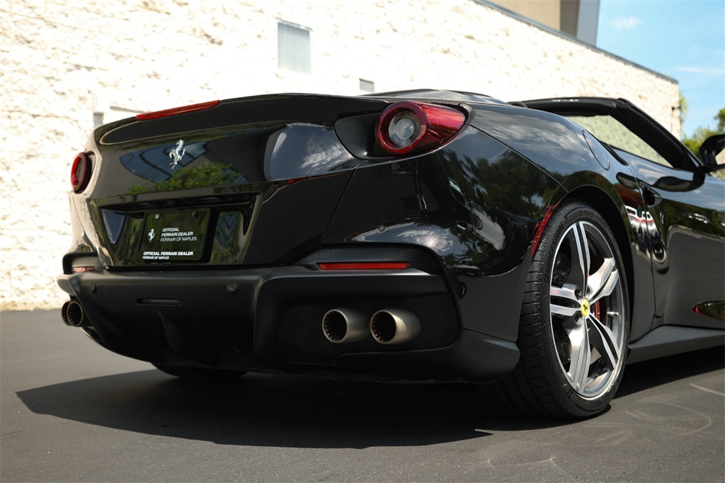 Certified Used 2022 Ferrari Base image 16
