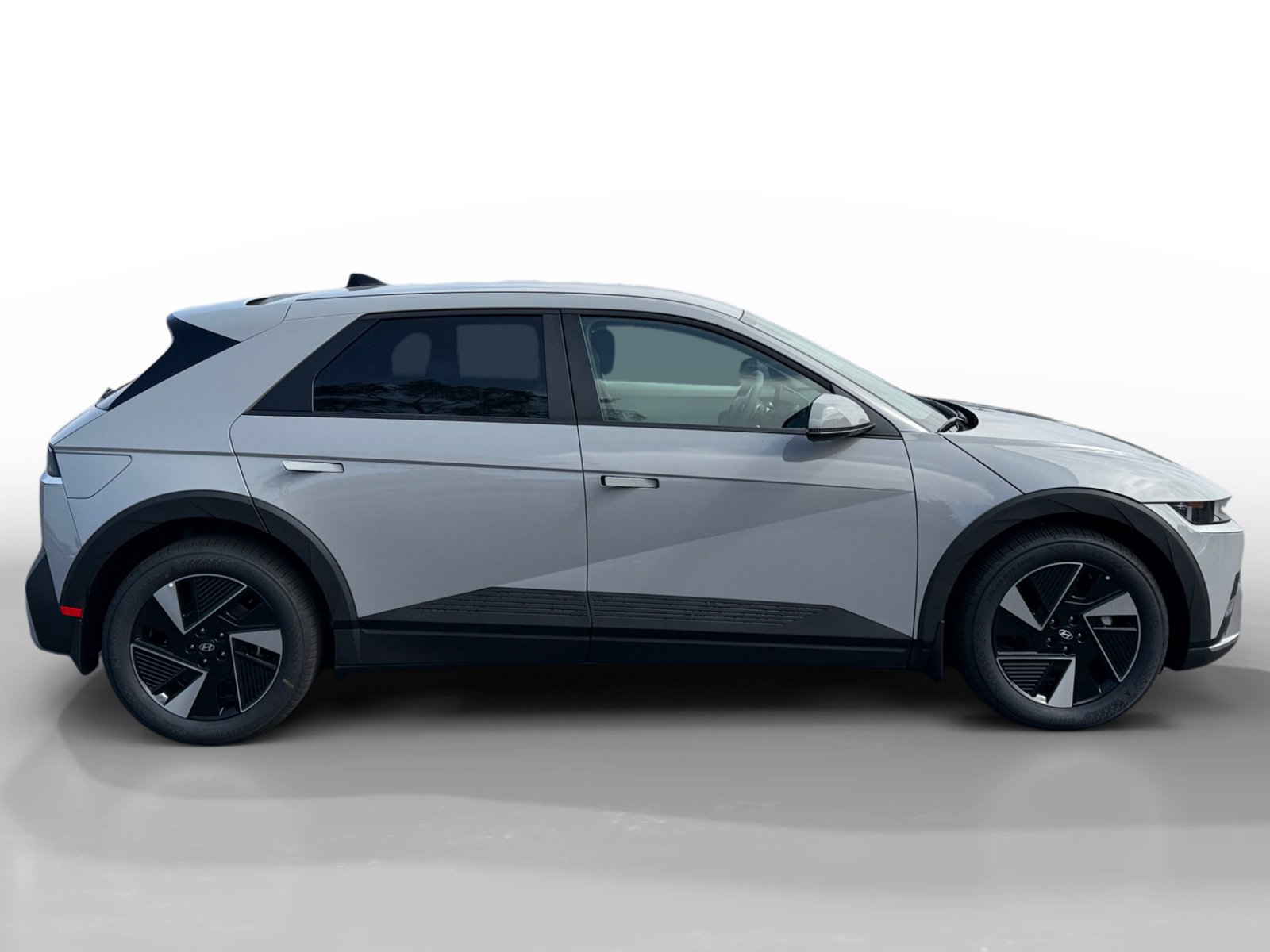 2025 Hyundai Ioniq 5 SE Standard Range photo 6