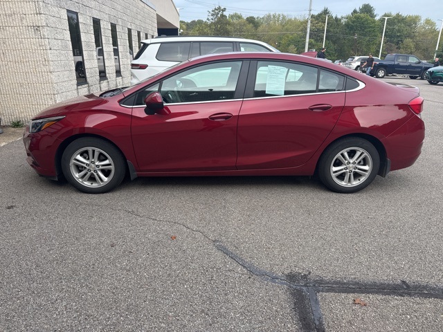 2018 Chevrolet Cruze LT photo 2