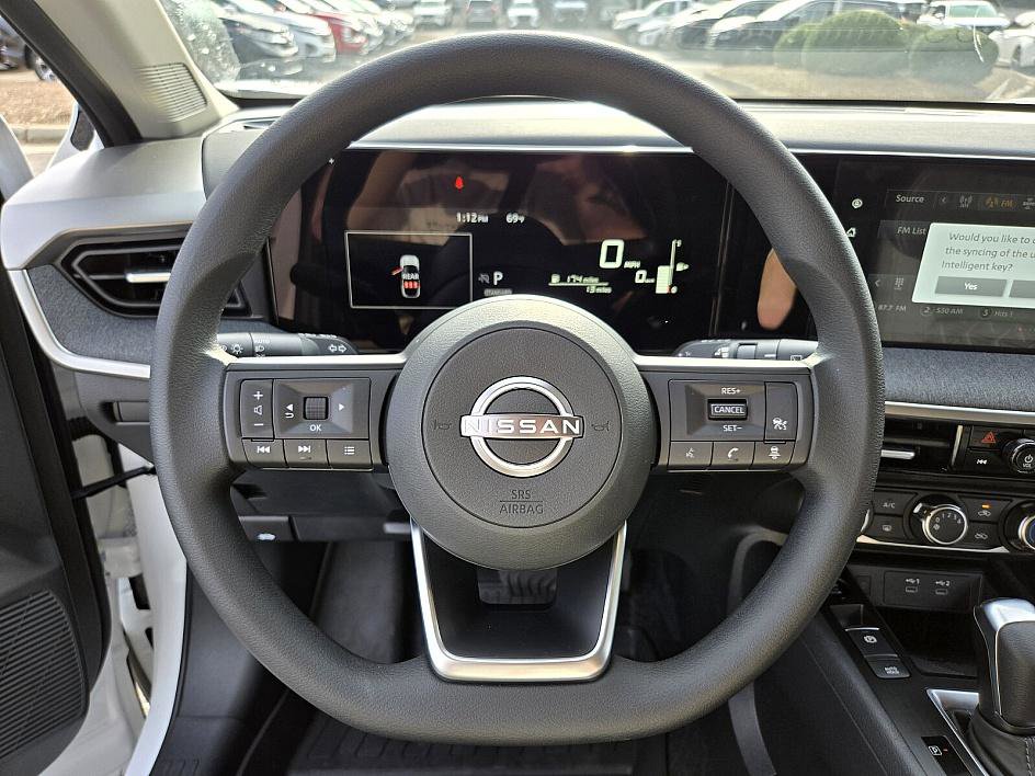 2025 Nissan Kicks SV photo 12