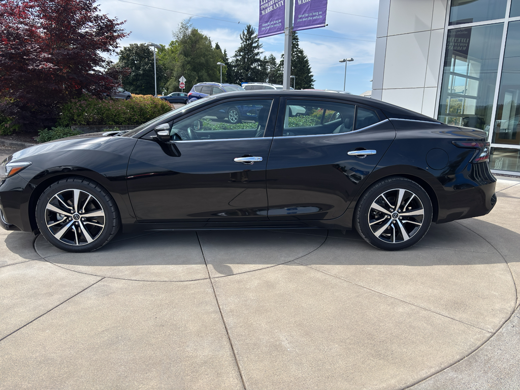 2023 Nissan Maxima SV photo 2