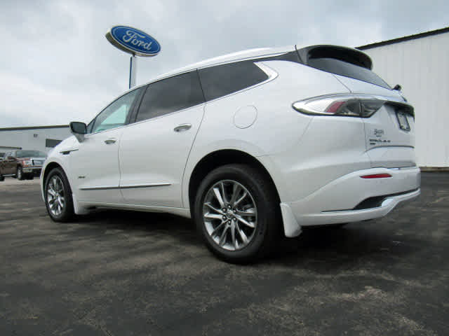 2023 Buick Enclave Avenir photo 2