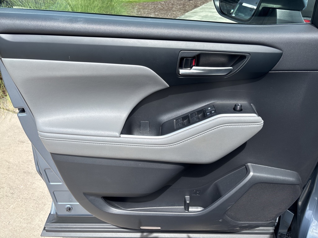 2021 Toyota Highlander XLE photo 40