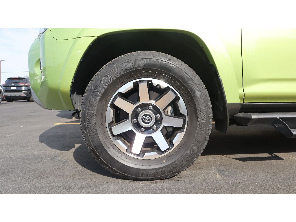 2023 Toyota 4Runner TRD Off-Road Premium photo 3