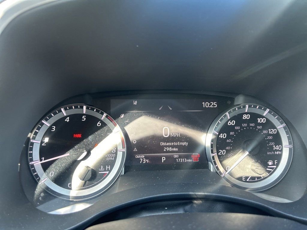 2024 Toyota Highlander XLE photo 19