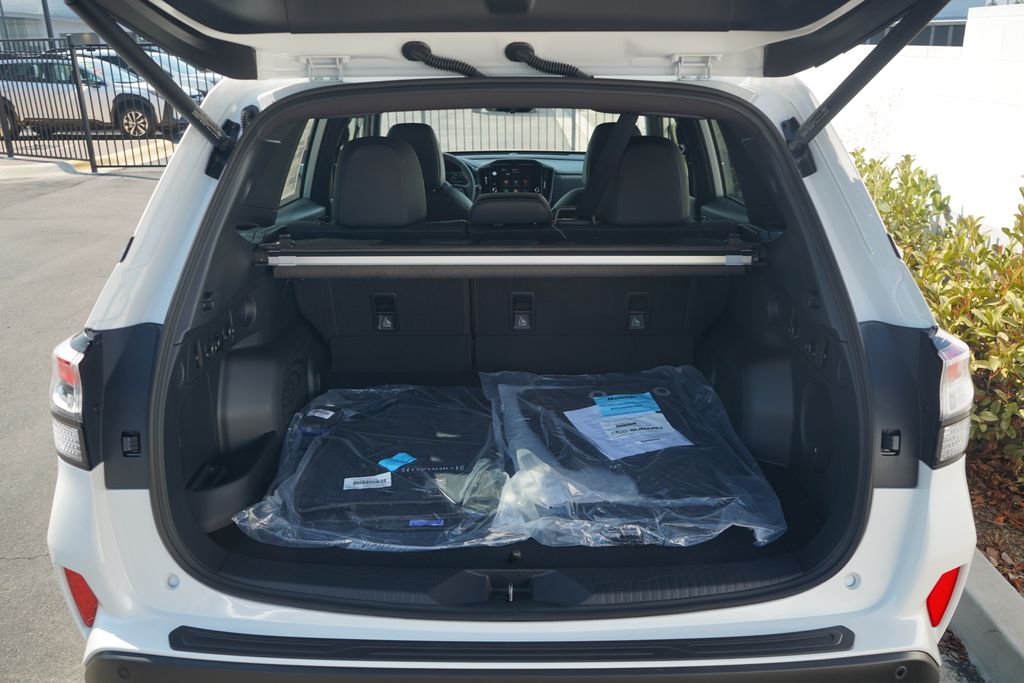 2025 Subaru Forester Touring photo 11
