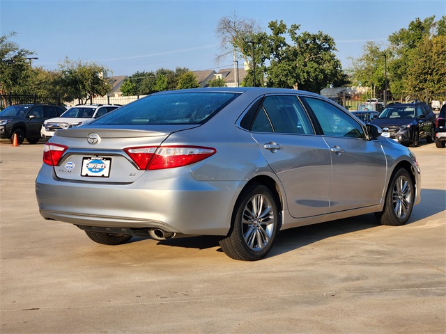 2015 Toyota Camry SE photo 7