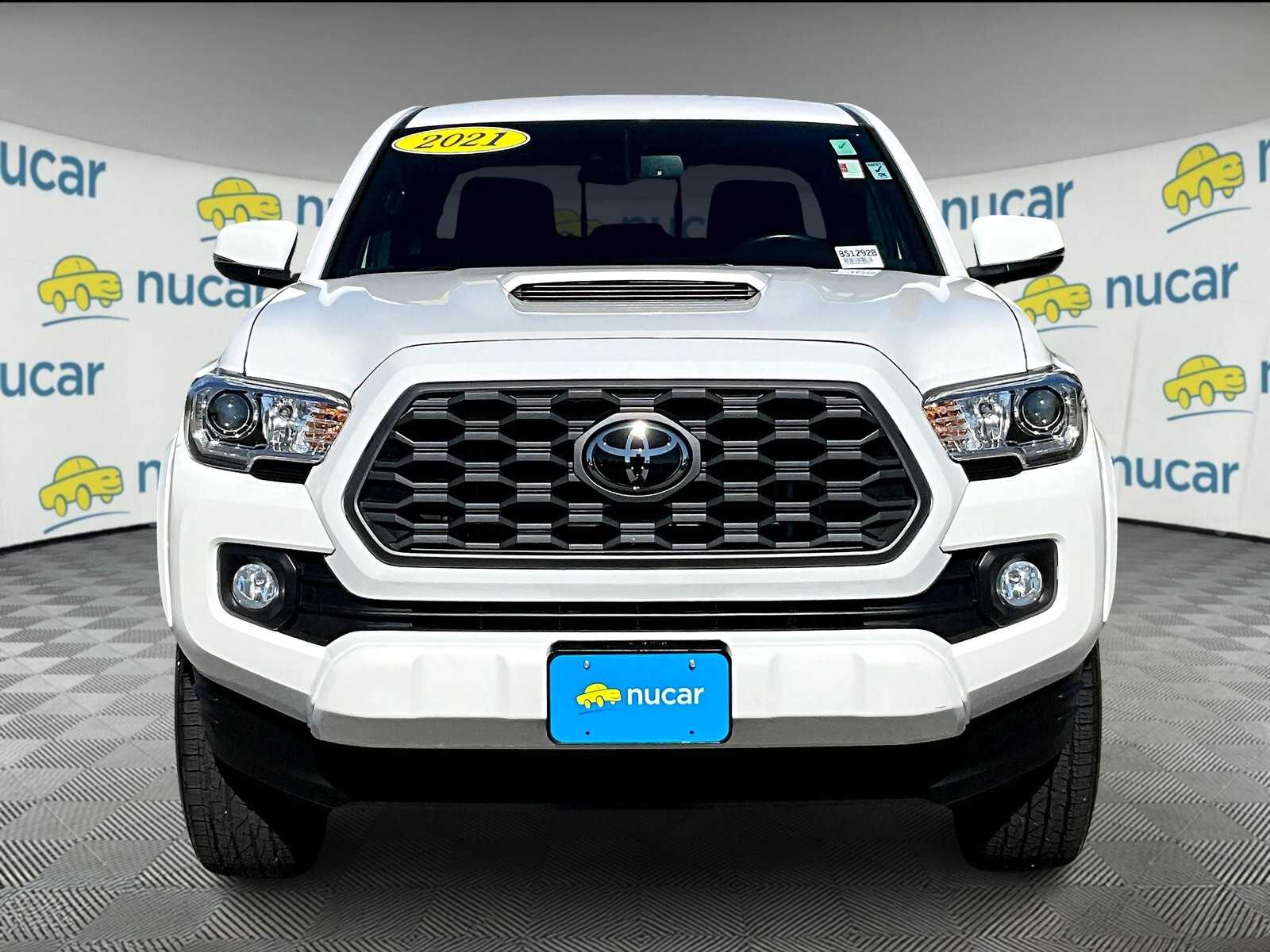 2021 Toyota Tacoma TRD Sport photo 2