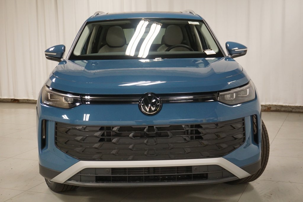 2025 Volkswagen Tiguan SE photo 3