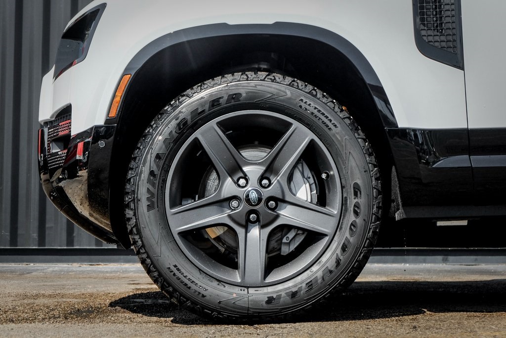 2024 Land Rover Defender 110 X-Dynamic SE photo 4