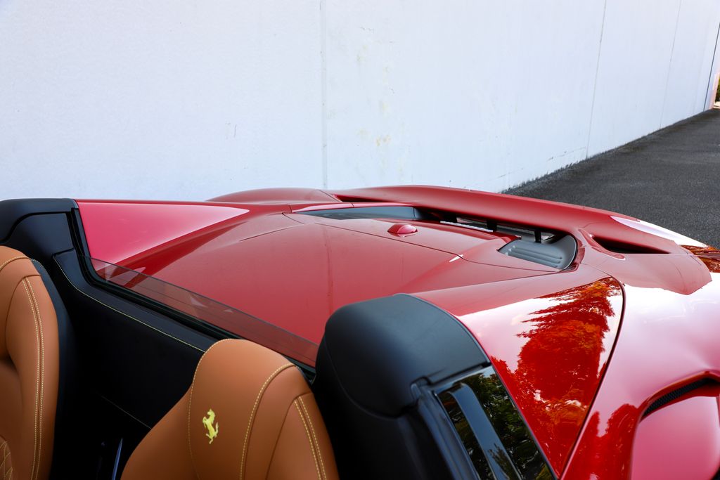 2021 Ferrari F8 Spider photo 39