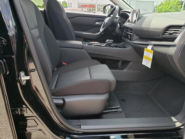 2025 Nissan Rogue SV photo 17