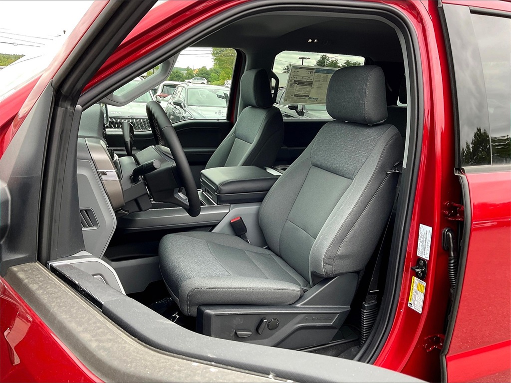 2025 Ford F-150 XLT photo 10