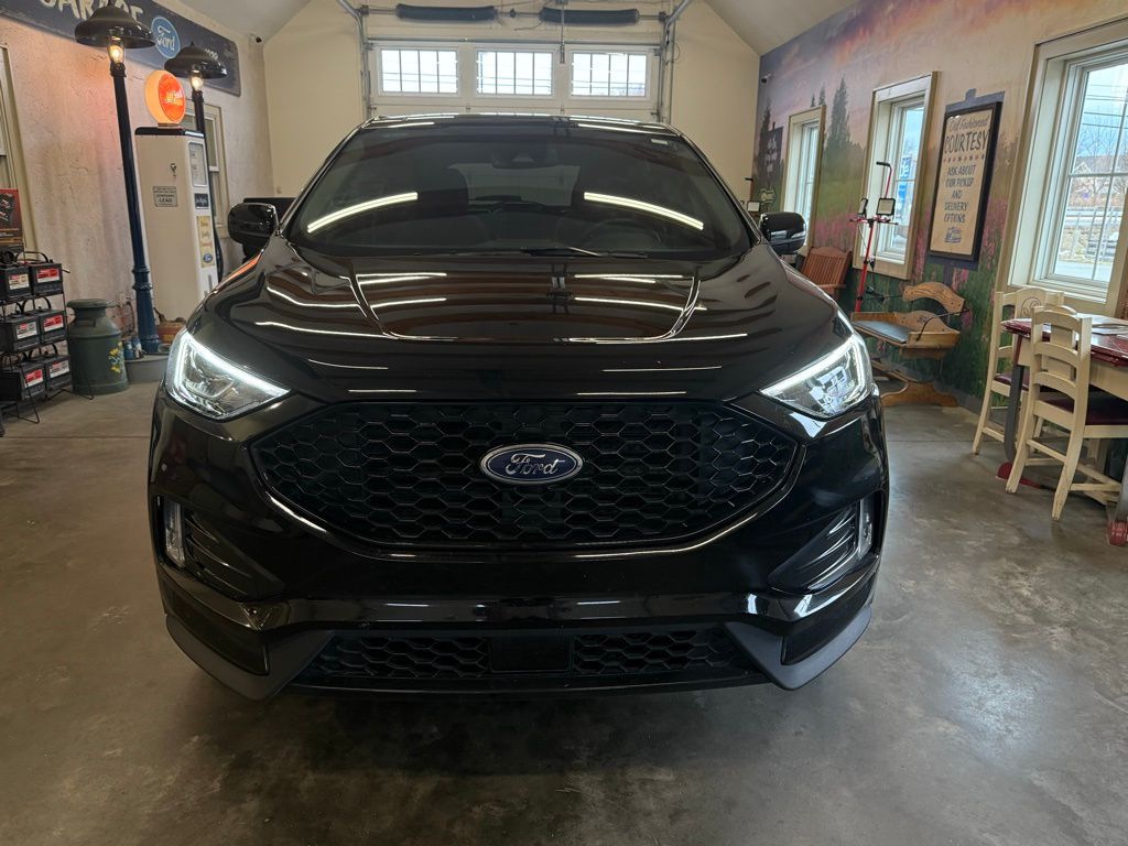 2024 Ford Edge ST photo 2