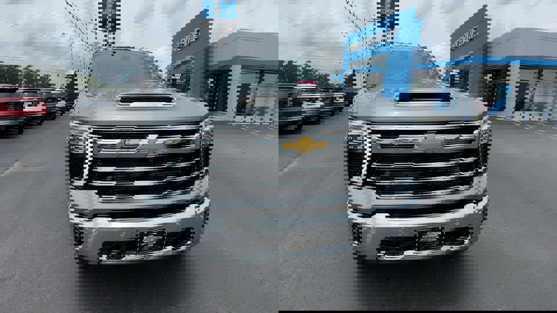 2025 Chevrolet Silverado 2500HD LTZ photo 3