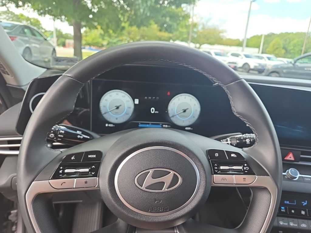 2024 Hyundai Elantra SEL Convenience photo 9
