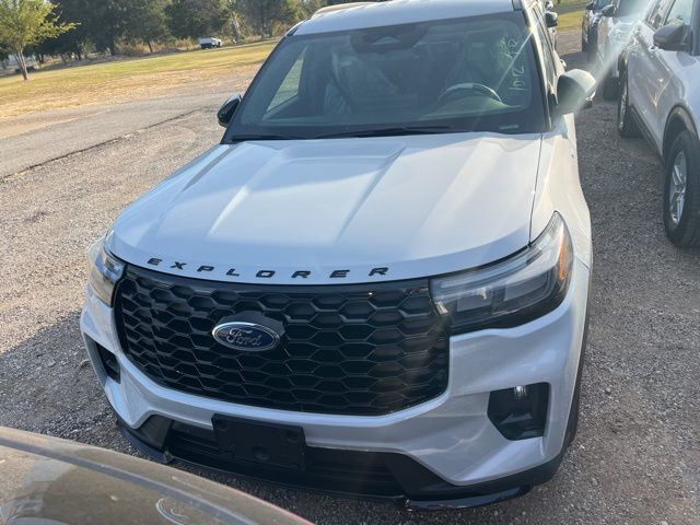 2026 Ford Explorer ST-Line photo 2