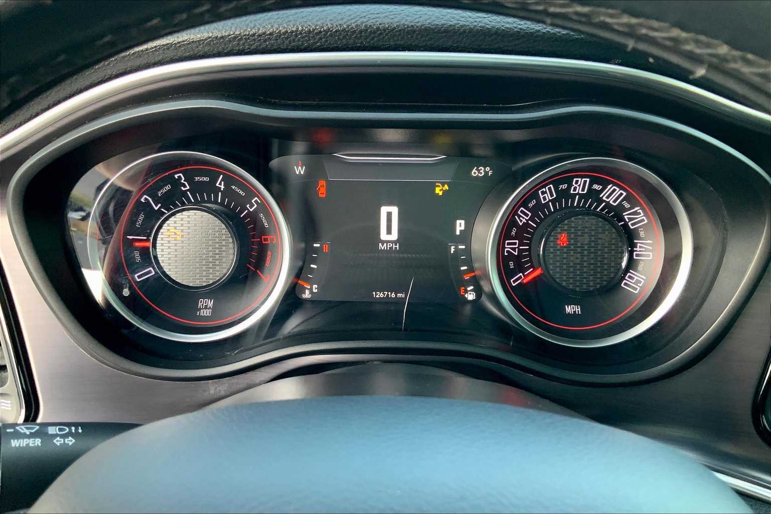 2017 Dodge Challenger R/T photo 19