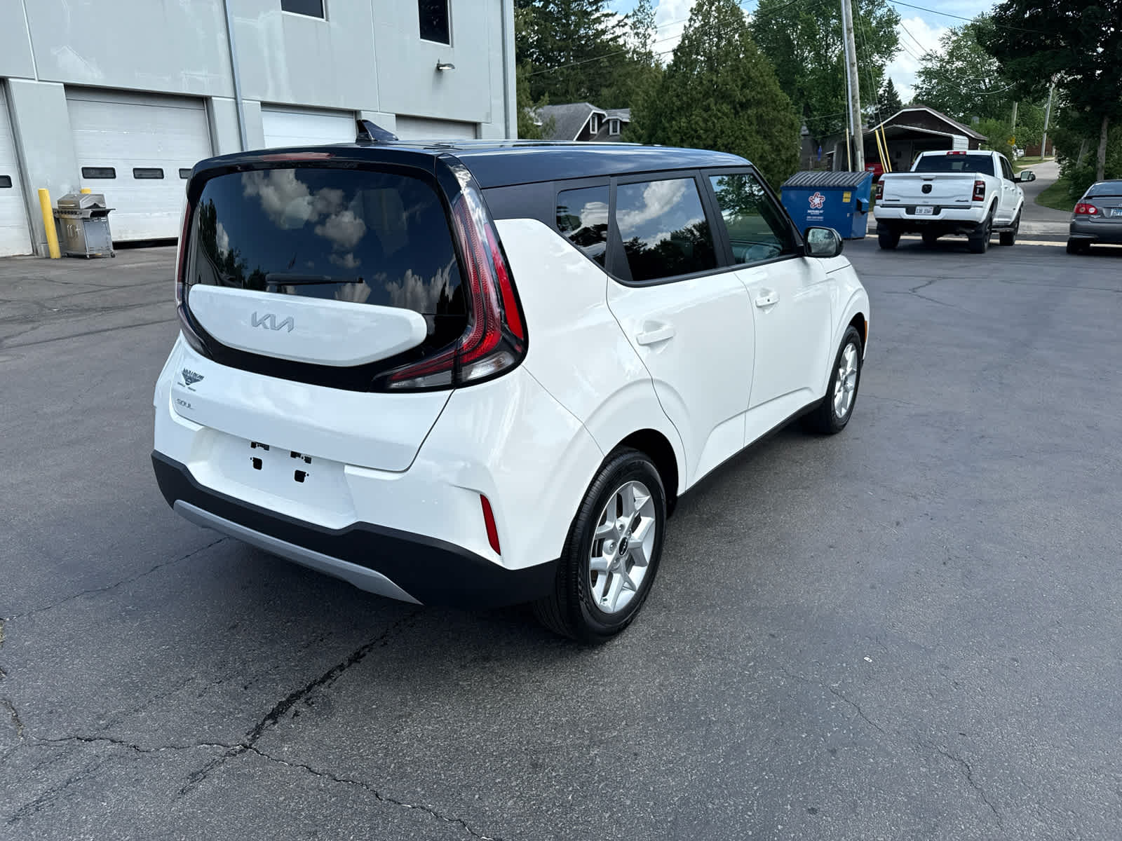 2024 Kia Soul S photo 3