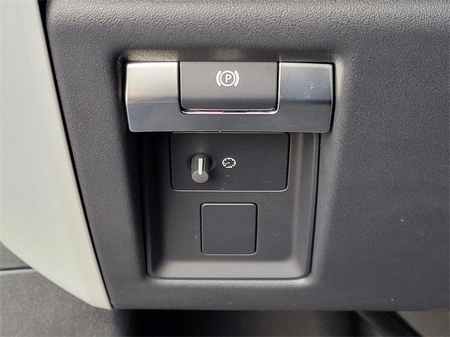 2024 Land Rover Defender 110 S photo 20