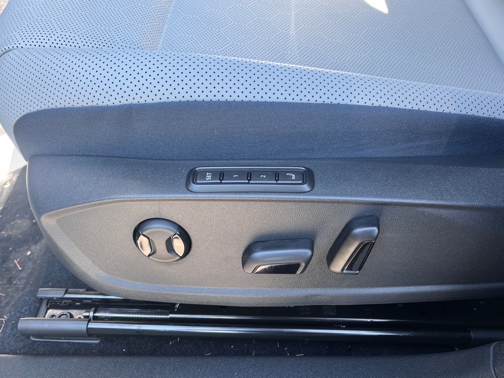 2025 Volkswagen ID.4 Pro Plus photo 6