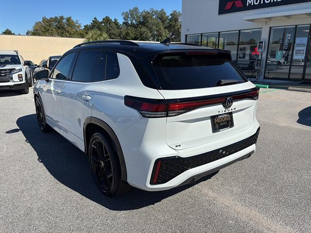 2026 Volkswagen Tiguan SE R-Line Black photo 4