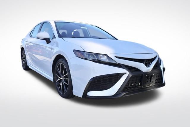 2024 Toyota Camry SE photo 4