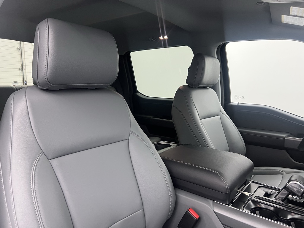2025 Ford F-150 Lightning photo 31