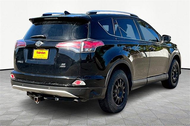 2016 Toyota RAV4 SE photo 9