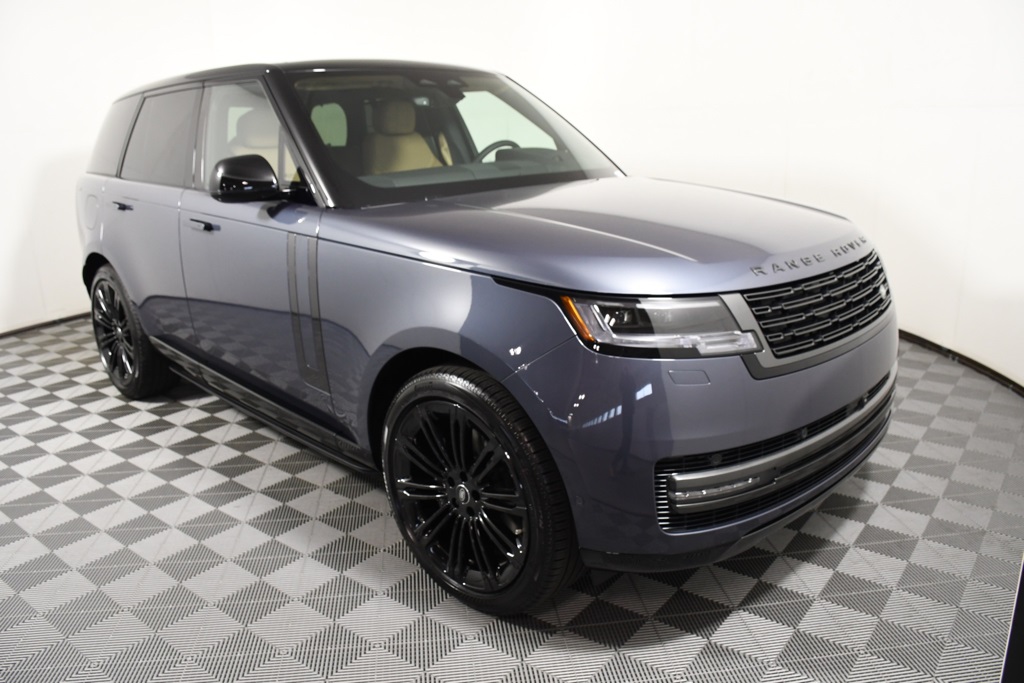 2025 Land Rover Range Rover SE photo 8