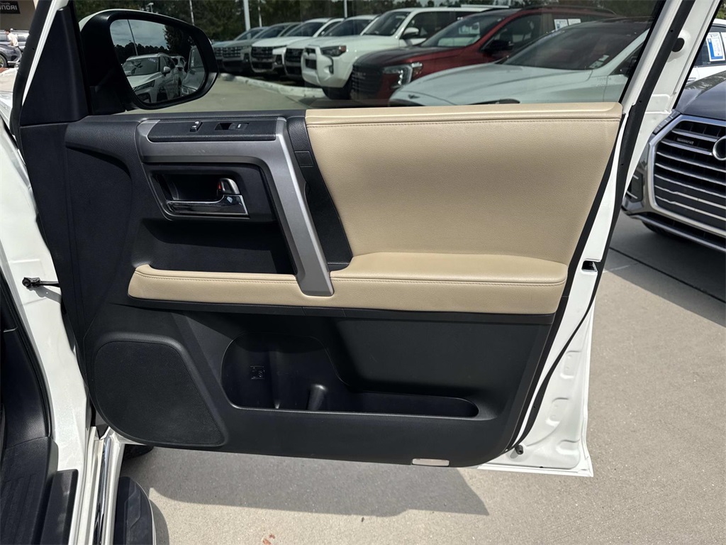 2022 Toyota 4Runner Limited photo 9