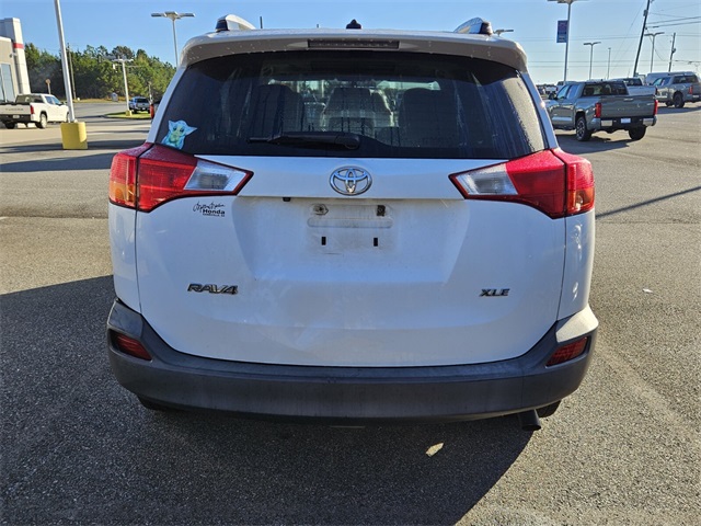 2015 Toyota RAV4 XLE photo 2