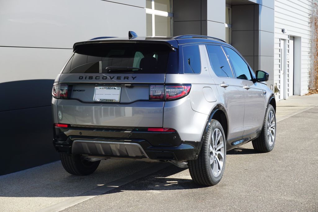 2025 Land Rover Discovery Sport SE photo 2