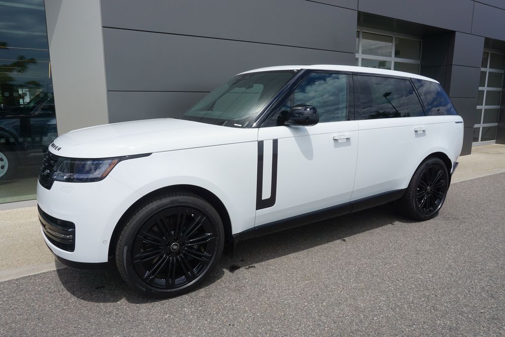 2025 Land Rover Range Rover SE photo 3
