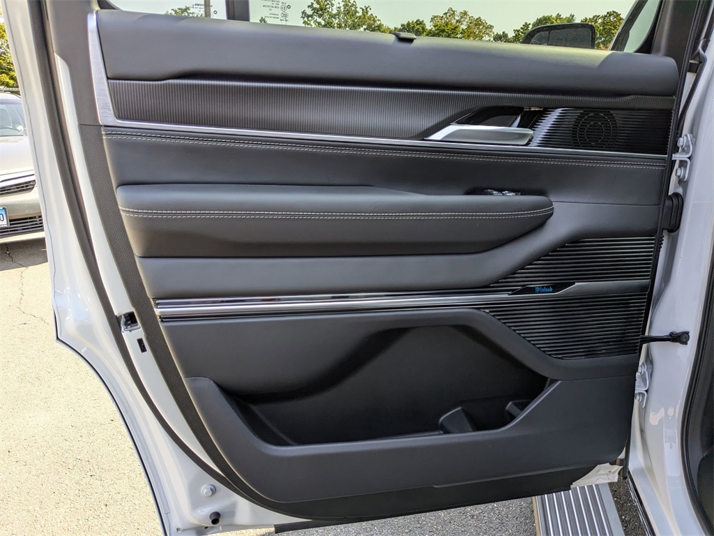 2024 Jeep Grand Wagoneer II photo 19